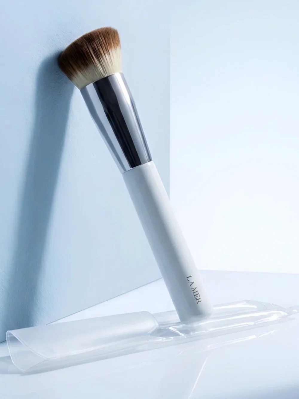 La Mer Skincolor de La Mer The Angled Foundation Brush NIB Sealed | Discontinued